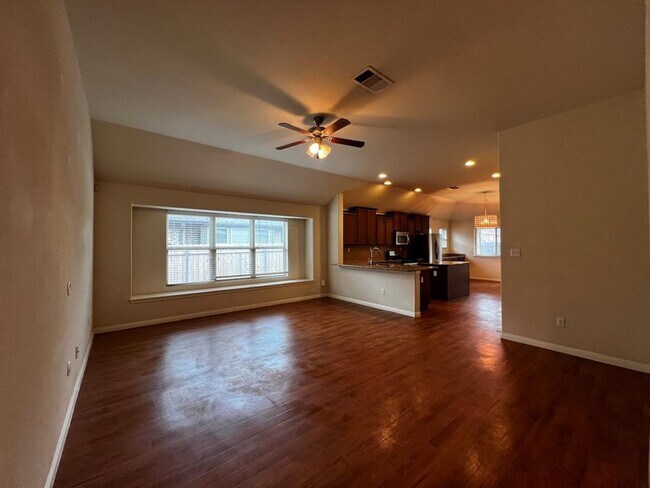 Building Photo - 2708 Cottonwood Shores Dr