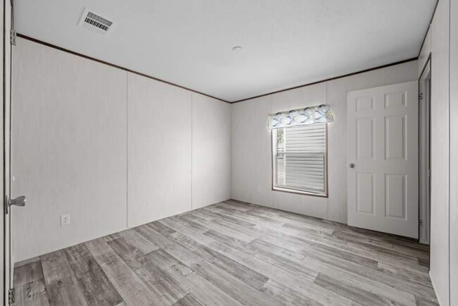 Building Photo - 89 Tower Manor Cir E