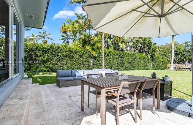 Building Photo - 14121 S Biscayne River Dr