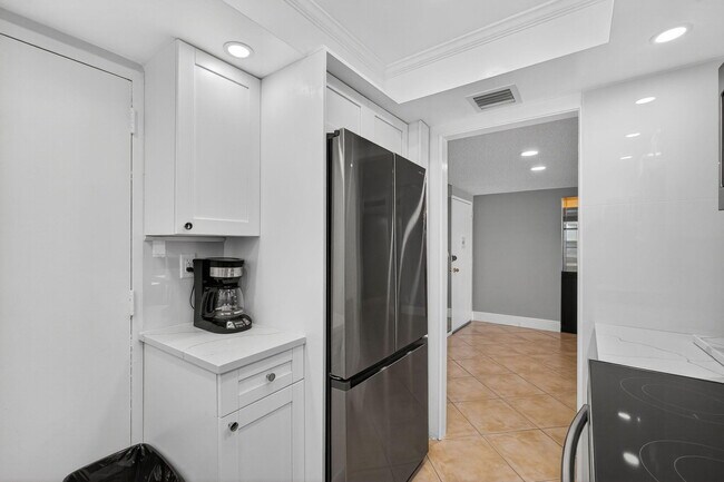 Building Photo - 2600 N Flagler Dr
