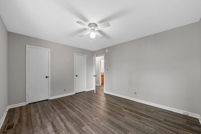 Building Photo - 4 Bedroom Pet Friendly Home For Rent!