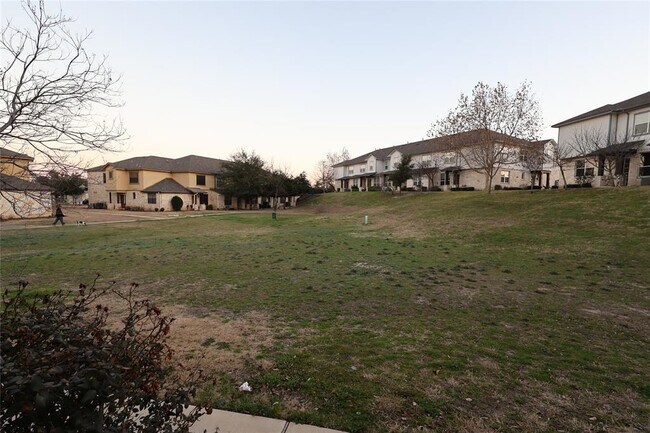 Building Photo - 2101 Town Centre Dr