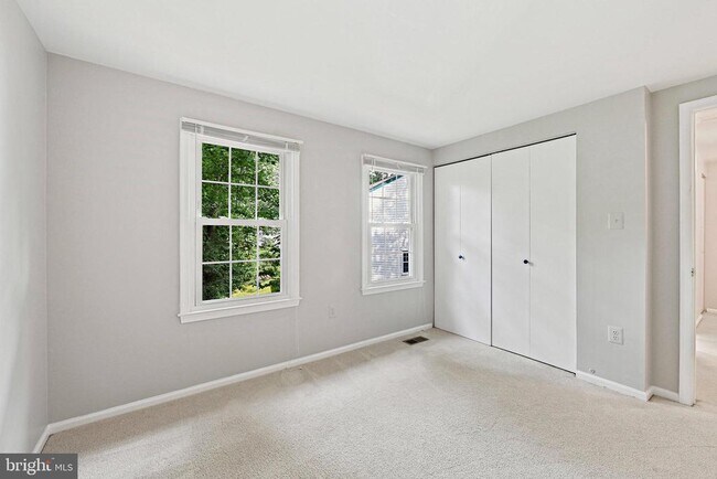 Building Photo - 5847 New England Woods Dr