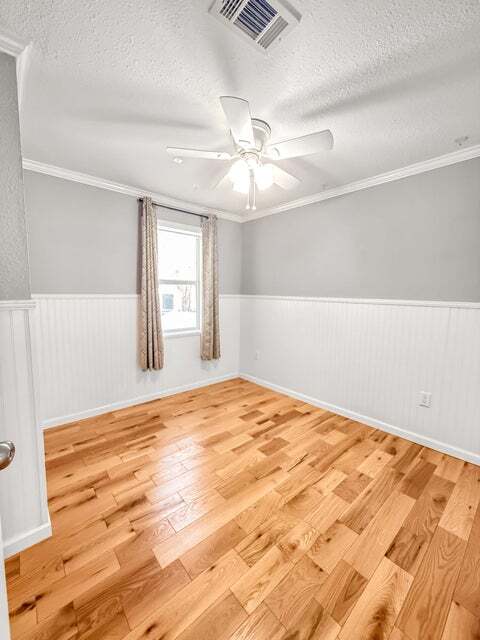 Building Photo - 303 Knapp St