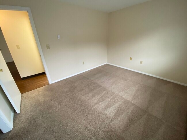 Building Photo - 99 Powers St