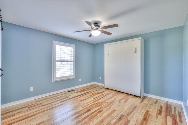 Building Photo - 1059 S Cross Bridges Rd