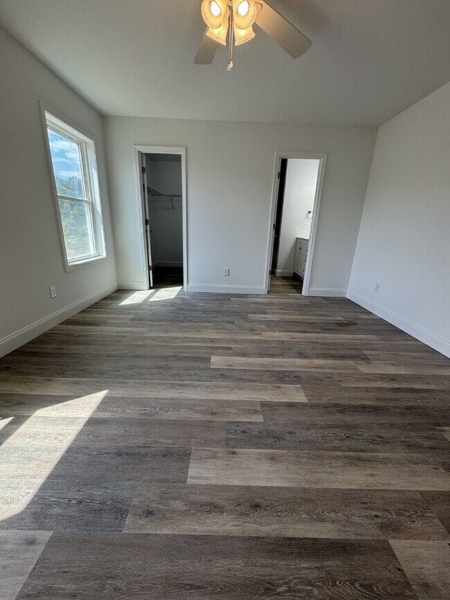 Building Photo - "Charming 3-Bed Haven with Granite Touches...