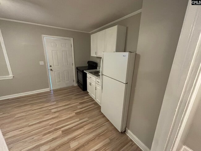 Building Photo - 3800 Fern Ave