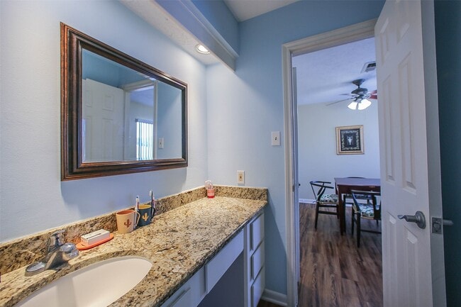 Building Photo - 9511 Sharpcrest St