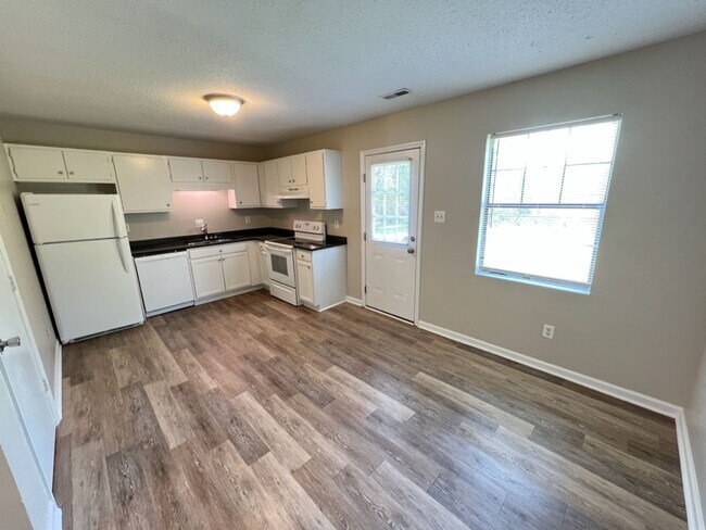 Building Photo - Updated 2 Bedroom Duplex in Durham