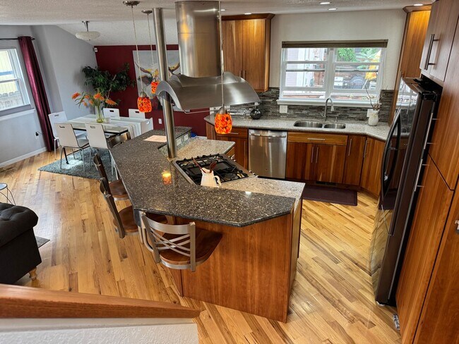 Building Photo - 3-bedroom home in Central Boulder