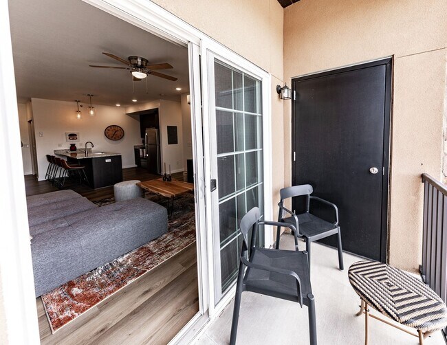 Building Photo - 2 Bedroom 2 Bath Luxury Apartment near Garden of the Gods and Ute Valley