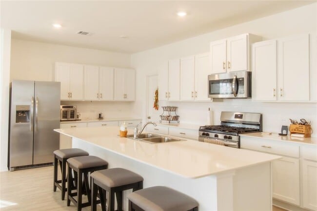 Building Photo - 1404 Aquilla Dr