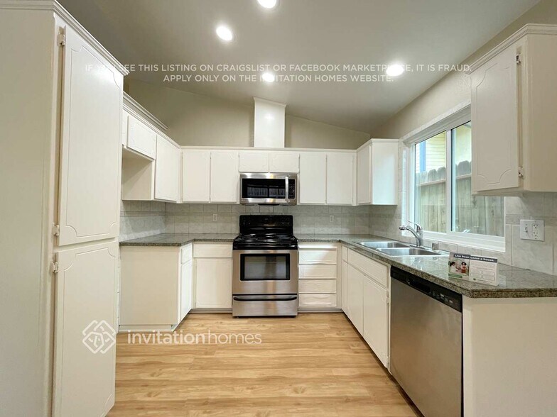 Building Photo - 160 Hawthorne Dr