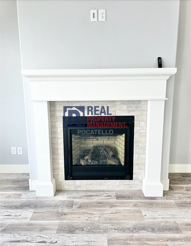 Building Photo - "AMAZING NEW HOME FOR RENT" 3 Bed 2 Bath - 2 Car Garage