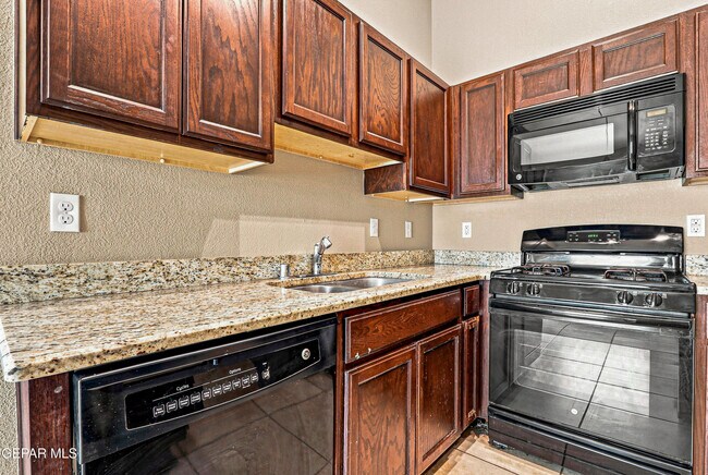 Building Photo - 7008 Faxon Dr
