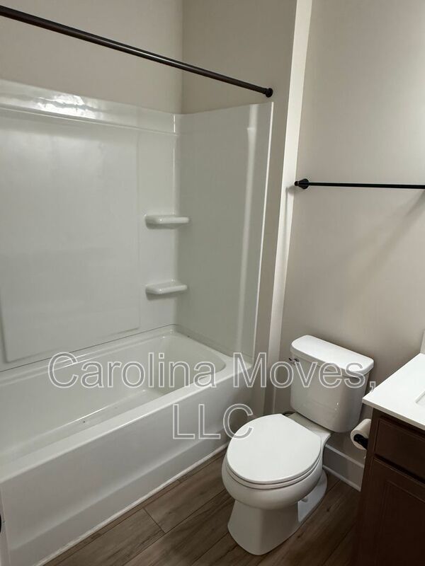 Building Photo - 521 Fenwick Dr