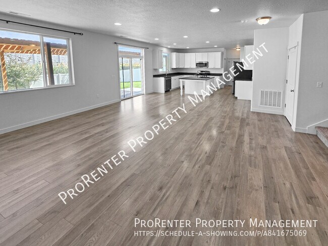 Building Photo - 1152 W Beacon Way