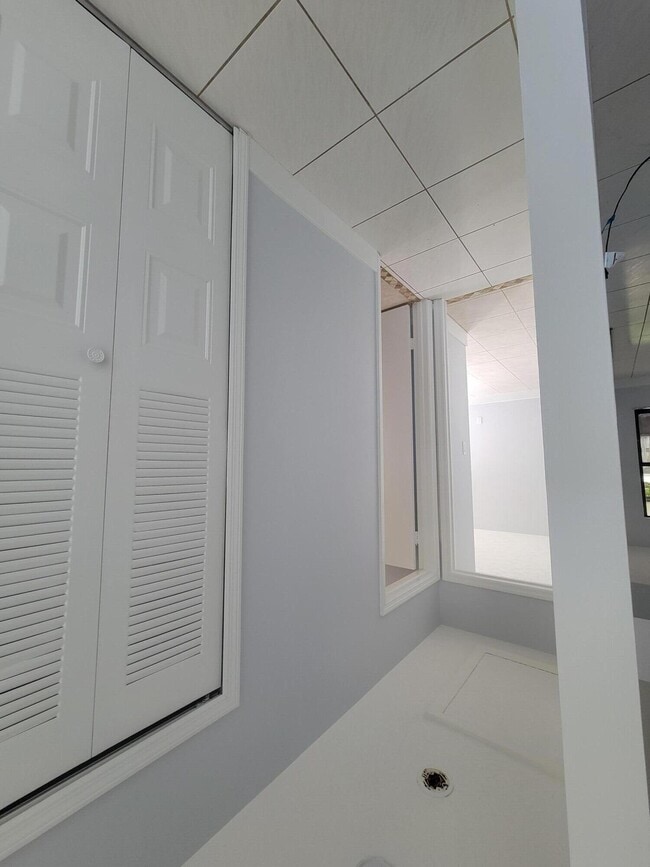 Building Photo - 2050 SE Camilo St