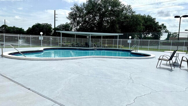 Building Photo - 166 Woodlake Cir