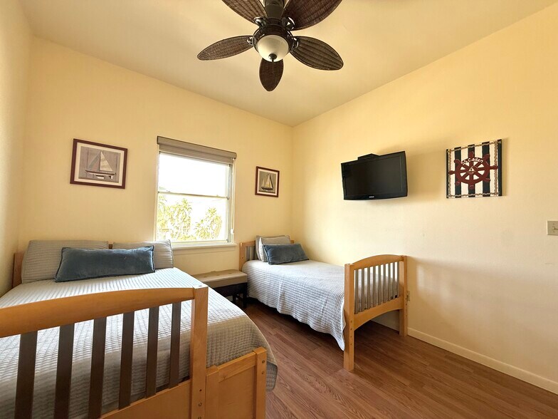 Building Photo - 6410 Padre Blvd