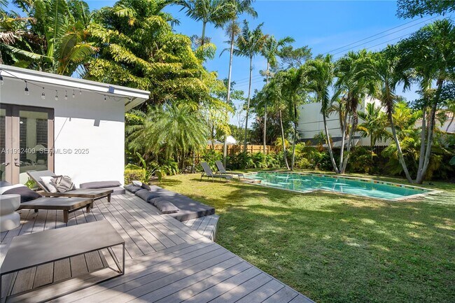 Building Photo - 2489 Meridian Ave