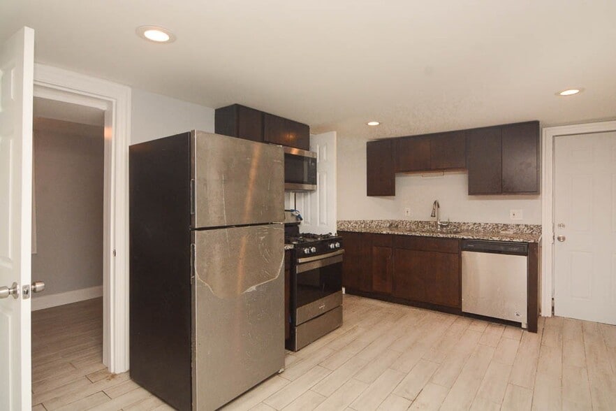 Building Photo - 2966 N Ridgeway Ave