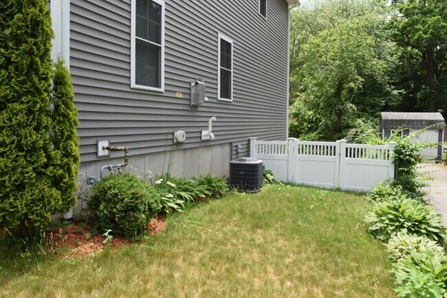 Building Photo - 142 Grove Ave