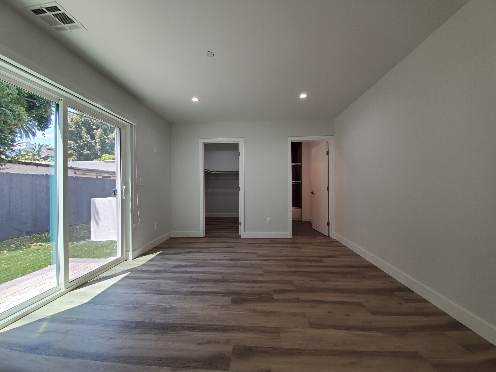 Building Photo - 2337 S Crenshaw Blvd