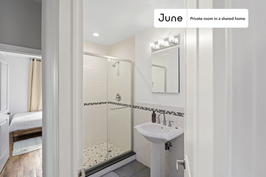 Building Photo - Room in Shared 4 bed/2 bath home