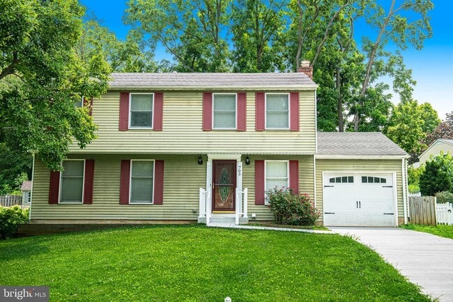 Building Photo - 703 E Broadway