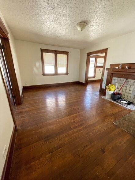 Building Photo - 823 E 29th St