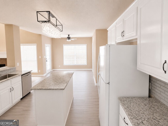 Building Photo - 825 Stone Glen Ct