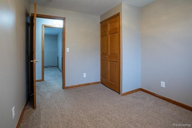 Building Photo - 1555 E South Blvd