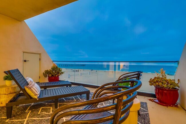 Building Photo - 1510 The Strand