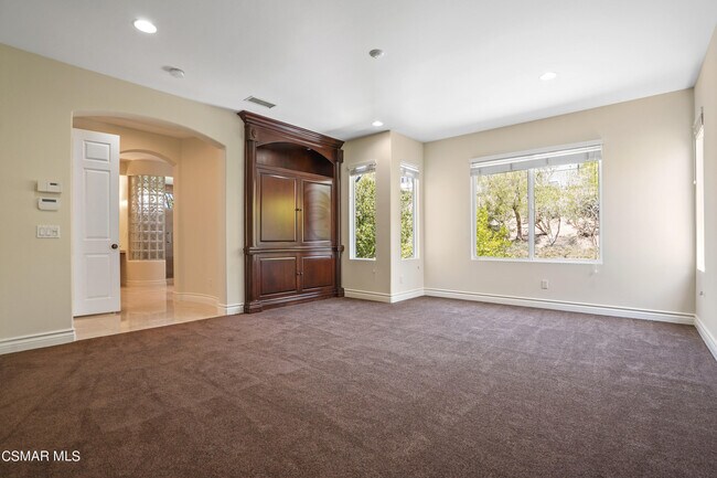 Building Photo - 6077 Mandeville Pl