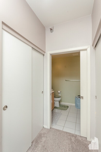 Building Photo - 1 E 8th St