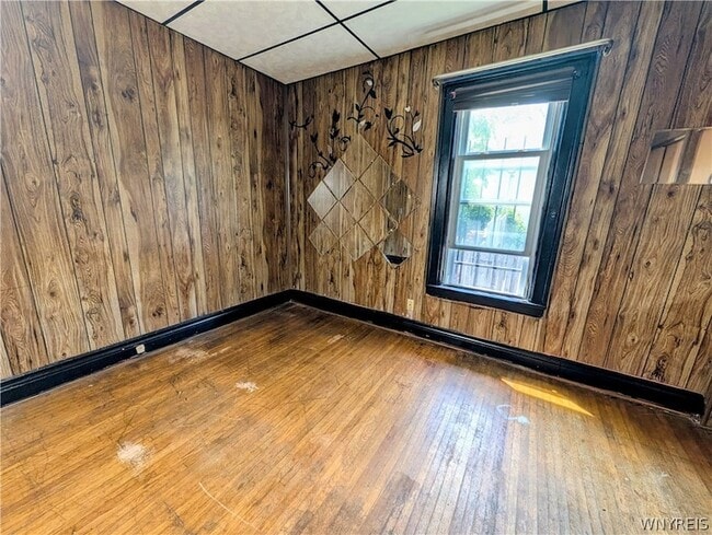 Building Photo - 325 Box Avenue Unit