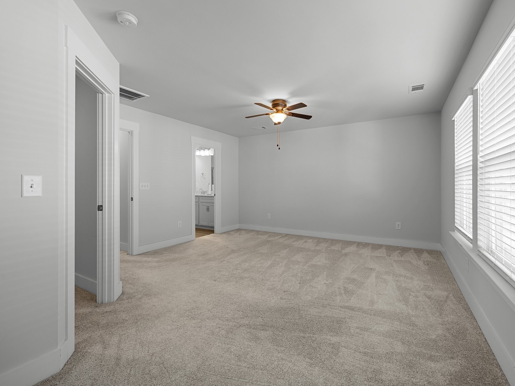 Building Photo - 1550 Rivermeade Dr