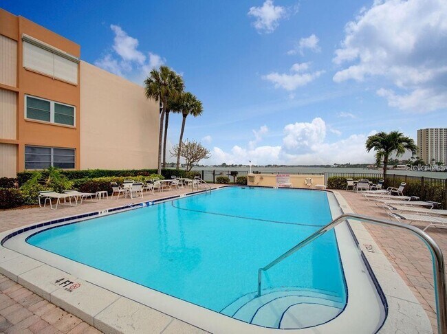Building Photo - 7560 Bay Island Dr S
