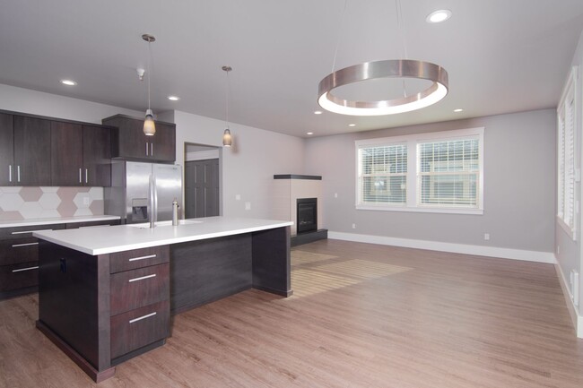 Building Photo - Liberty Lake Stonehill Luxury Condo in the...