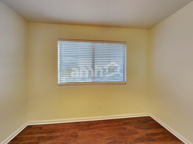 Building Photo - 518 W San Remo St