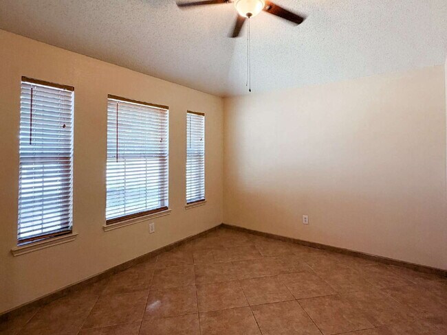 Building Photo - 3 Bed, 2 bath home in Burleson ISD - Great Location!