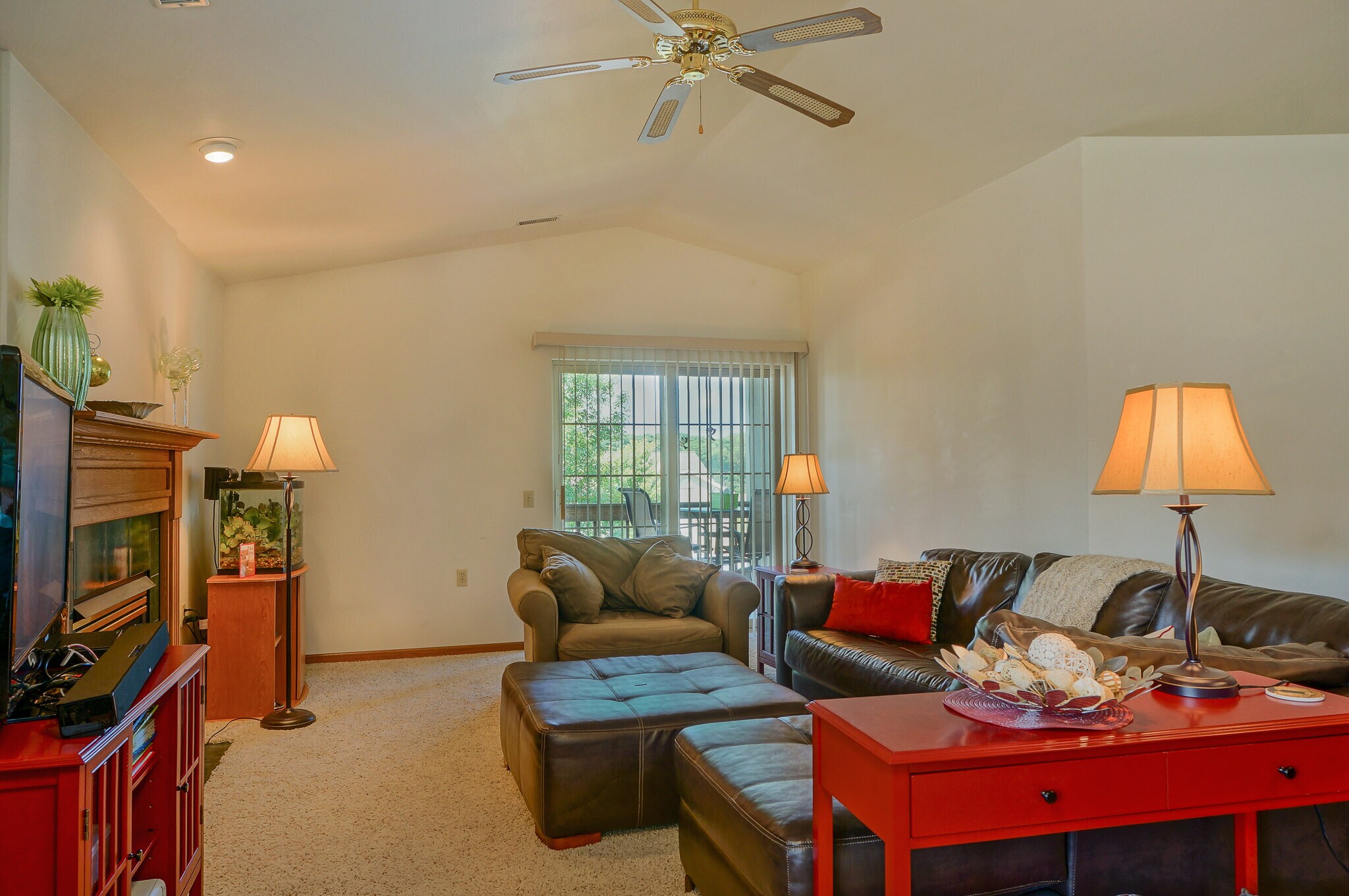 Cathedral Ceilings - 2825 Northridge Dr