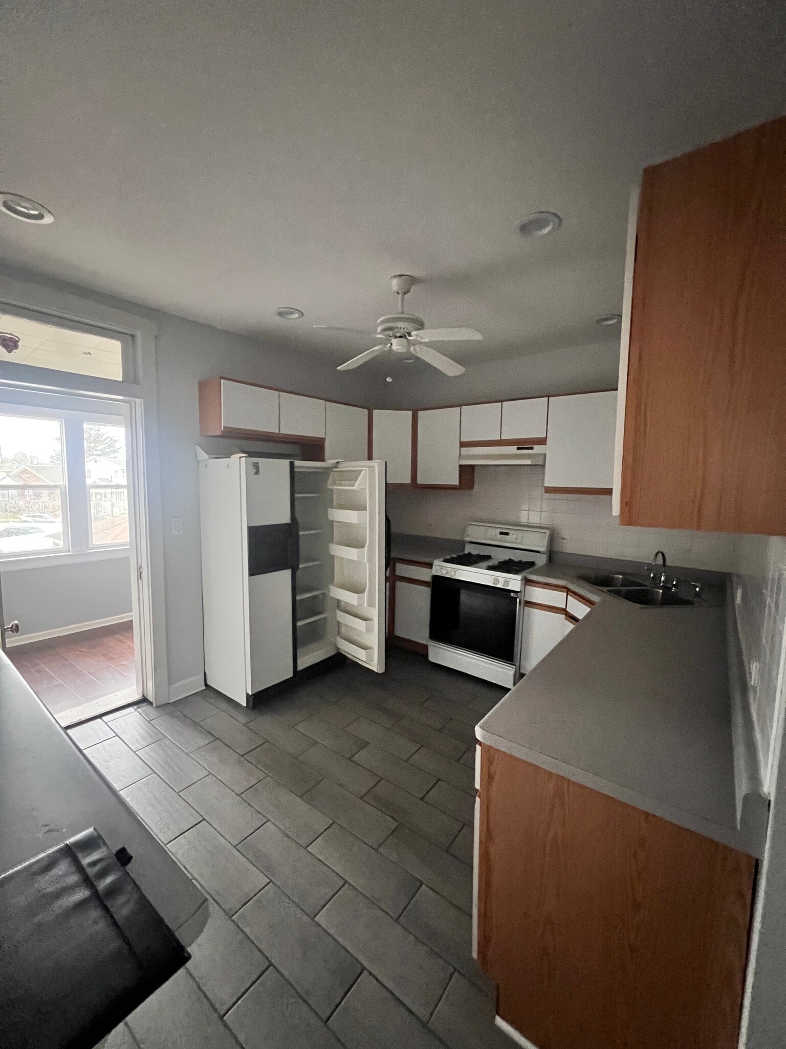 Building Photo - 5318 W Foster Ave