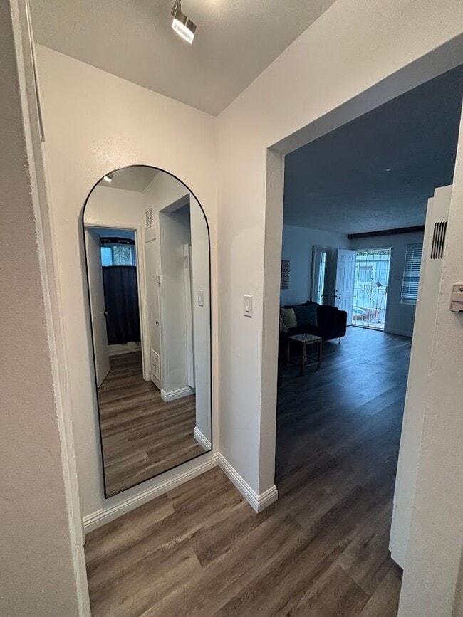 Building Photo - Hornblend