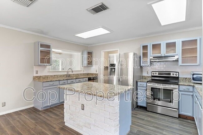 Building Photo - 6414 Maverick Oak Dr