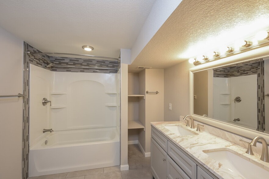 Building Photo - 6945 W 83rd Ave