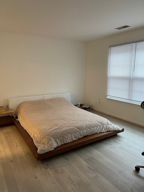 Master bedroom - 121 Timberbrook Ln