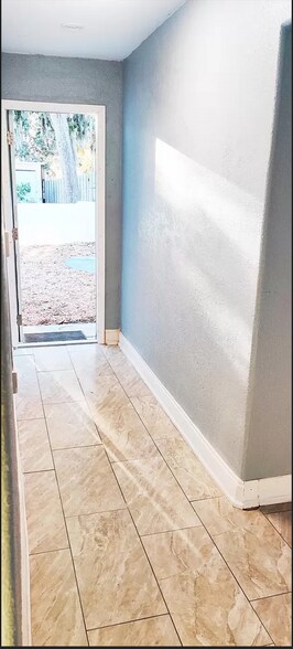 Building Photo - 404 N Ridgewood Ave